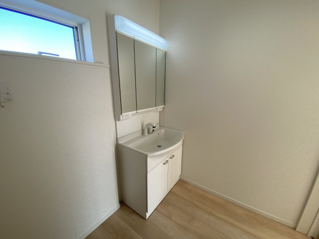 【いわき市錦町第32】　3号棟　※必ずもらえる選べるキャンペーン実施中！の独立洗面台|同施工　独立洗面台あり、毎朝おしゃれに忙しい女性の方におすすめです