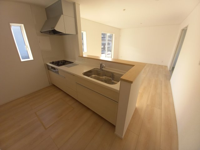 【いわき市錦町第32】　3号棟　※必ずもらえる選べるキャンペーン実施中！のキッチン|同施工■□■キッチンの写真です■□■　家族団らんの時間が増えそうなリビングですね。