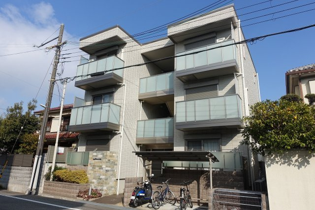 ユニピア甲子園の外観
