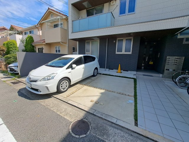 ユニピア甲子園の駐車場