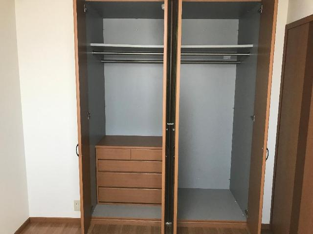 アベニール細江の収納|上棚・引き出し付きの大きなクローゼット