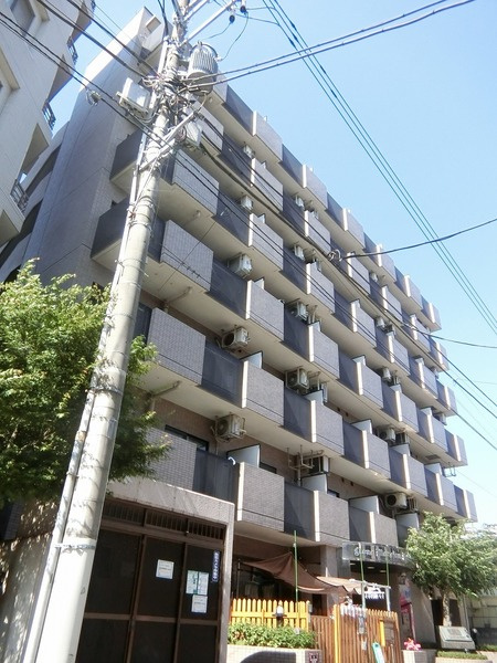 落ち着いた雰囲気の外観です