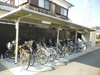 レオネクストＭＡＫＩのその他|駐輪場