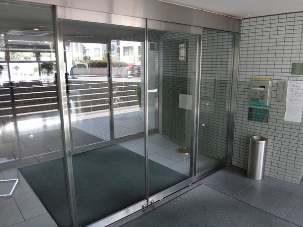落ち着いたエントランスです