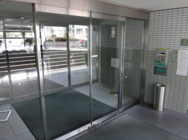 落ち着いたエントランスです