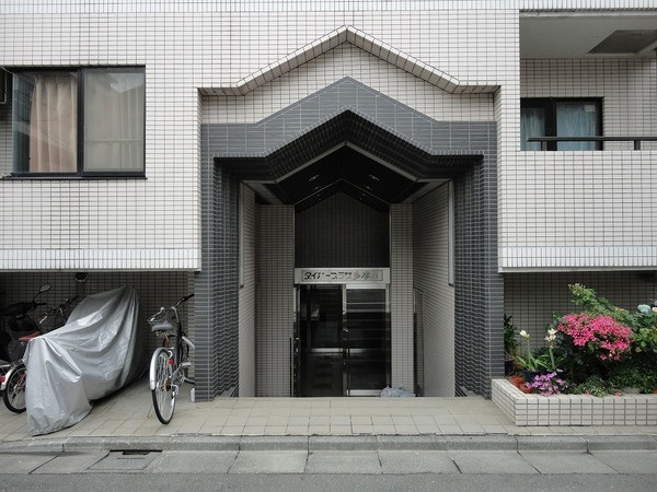 落ち着いたエントランスです