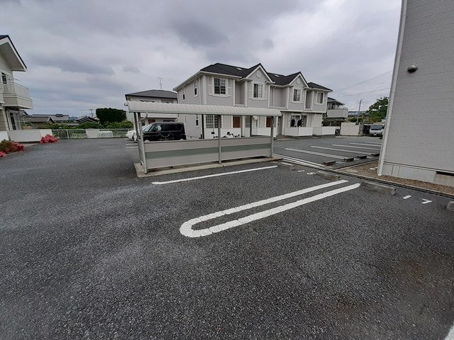 フリーデンＣの駐車場