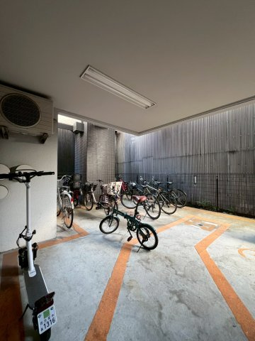 スクエア・アパートメント　名古屋市賃貸　仲介手数料無料の駐車場