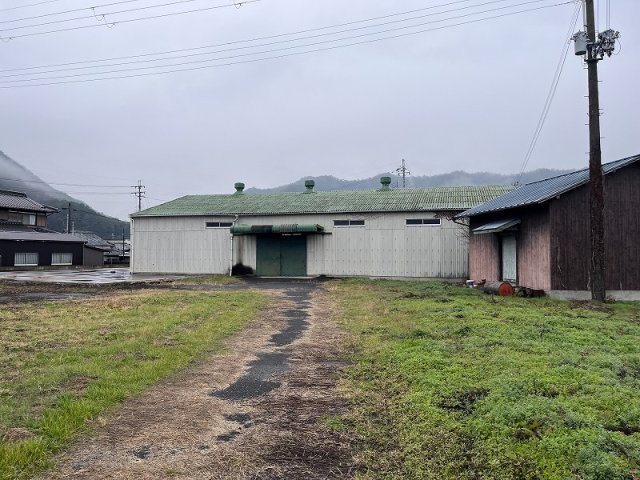 西脇市黒田庄町大門　倉庫の外観