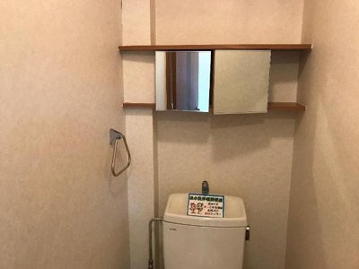【トイレ】 | アベニール細江 | トイレの棚にはペーパーなどを