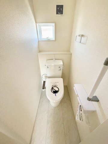 長野稲里町中氷鉋第１のトイレ|1、2階それぞれにトイレ完備！温水洗浄便座機能付きです♪　２号棟