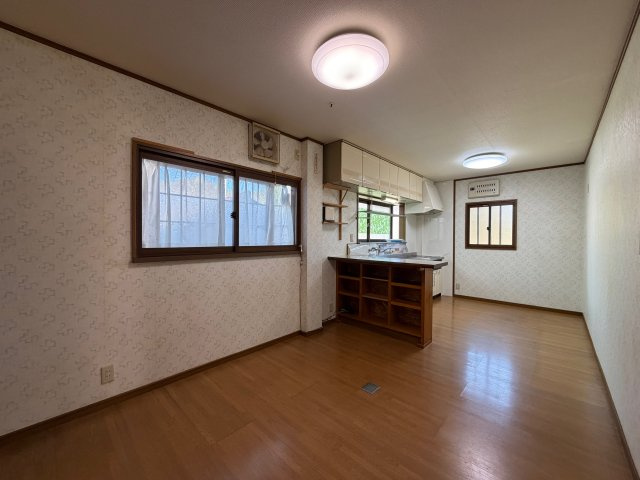 吉野郡吉野町大字志賀　中古戸建の居間・リビング|窓は2重窓になっており断熱・防音・防犯効果アップ(^^)/