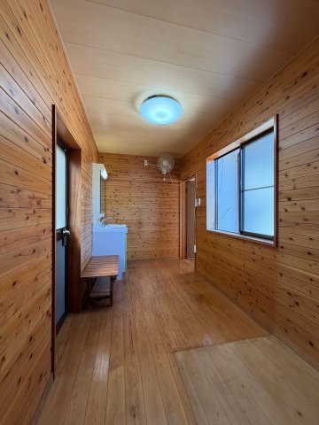 吉野郡吉野町大字志賀　中古戸建の洗面所|木の温もりを感じる広々洗面室(^^)/