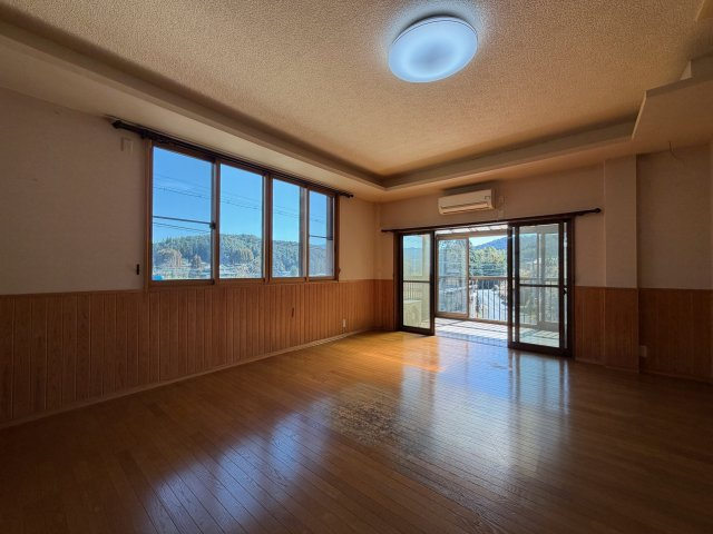 吉野郡吉野町大字志賀　中古戸建の洋室|オール電化住宅♪　室内綺麗にお使いです♪