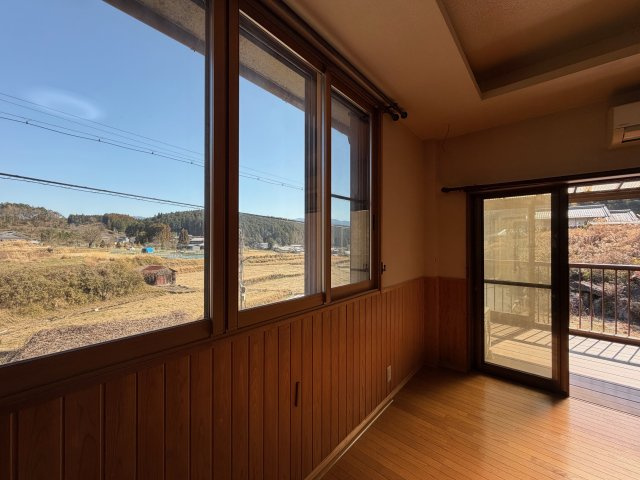 吉野郡吉野町大字志賀　中古戸建の洋室|窓から見える自然いっぱいの景色に癒されます(^^)/