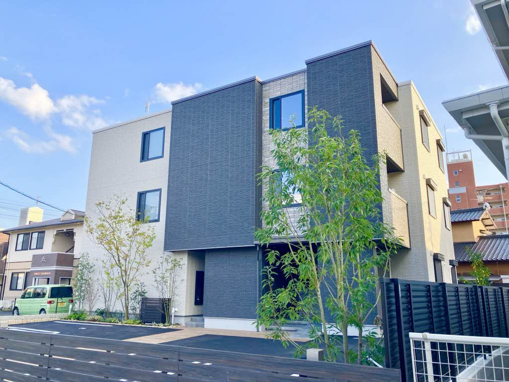 Ｂｕｓｈ Ｃｌｏｖｅｒ ＊＊の外観