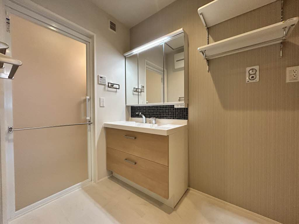 Ｂｕｓｈ Ｃｌｏｖｅｒ ＊＊の独立洗面台