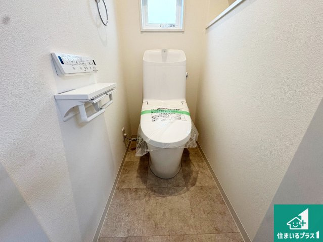 ■枚方市香里ケ丘　新築一戸建てのトイレ|1・2階の2ヶ所にあるので、朝の忙しい時間の順番待ちもなく、深夜の利用にも大変便利です。