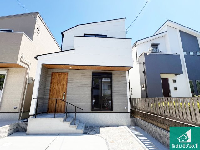 ■枚方市香里ケ丘　新築一戸建ての外観|お客様に長く安心して住んでいだだける事にこだわった家づくり！住んでからのアフターサービスにもしっかりと取り組んでいます！