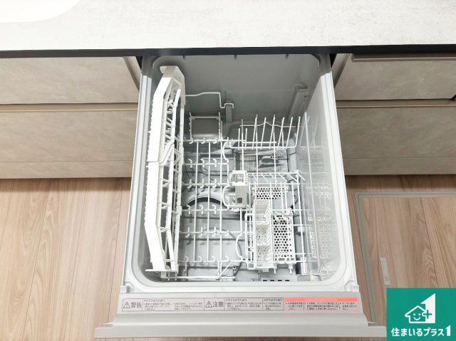■枚方市香里ケ丘　新築一戸建ての設備|食事後の一仕事、食器洗いをボタン一つでお任せできちゃいます！場所を取らないビルトイン式なので、お料理スペースもしっかり確保！