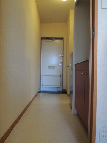 レオパレスメルヴェユー山鼻の玄関