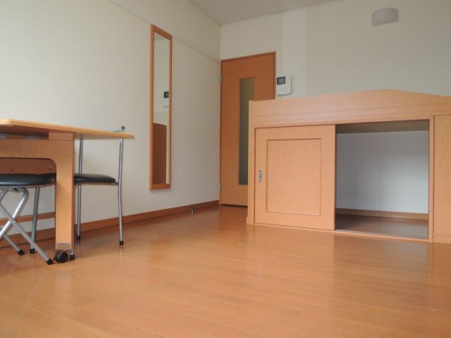 レオパレスカーサ藻岩の居間・リビング