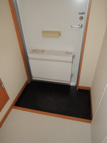 レオパレスさくら中央の玄関