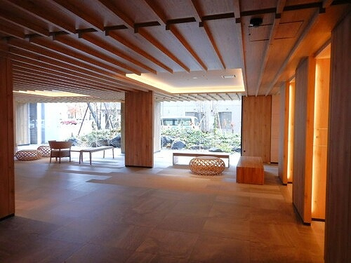 ザ・ライオンズ札幌植物園ＹＡＹＯＩ　ＧＡＲＤＥＮＳのエントランス