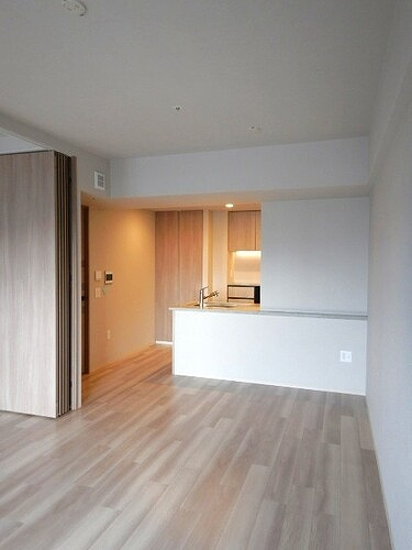 ザ・ライオンズ札幌植物園ＹＡＹＯＩ　ＧＡＲＤＥＮＳの居間・リビング|リビングダイニング