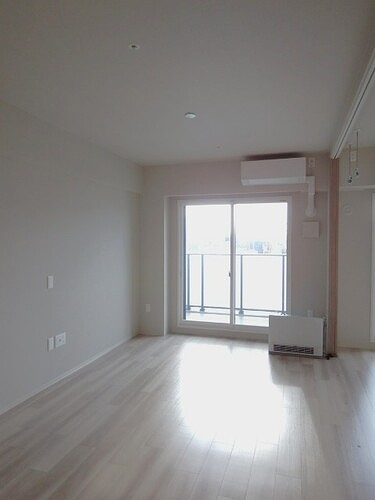 ザ・ライオンズ札幌植物園ＹＡＹＯＩ　ＧＡＲＤＥＮＳの居間・リビング|リビングダイニング