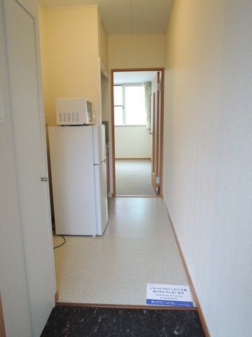 レオパレスメゾン　山　鼻の玄関