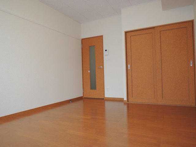 レオパレスメゾン　山　鼻の寝室