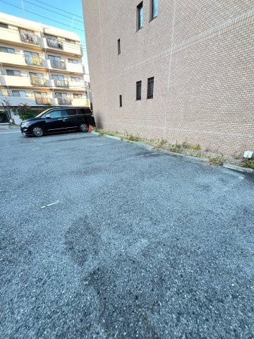 メトロポリタンの駐車場