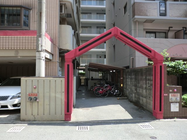 メイグレイス87のエントランス