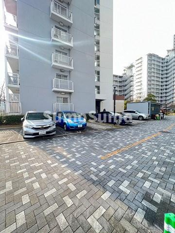 URルゼフィール潮江　3号棟の駐車場|駐車場があります