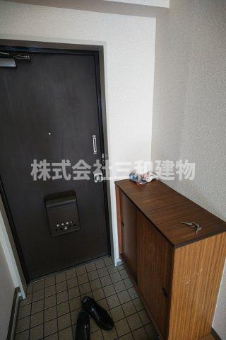 ドミール赤塚公園の玄関