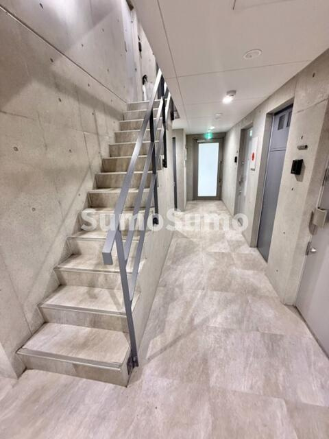 CREAL三軒茶屋のロビー