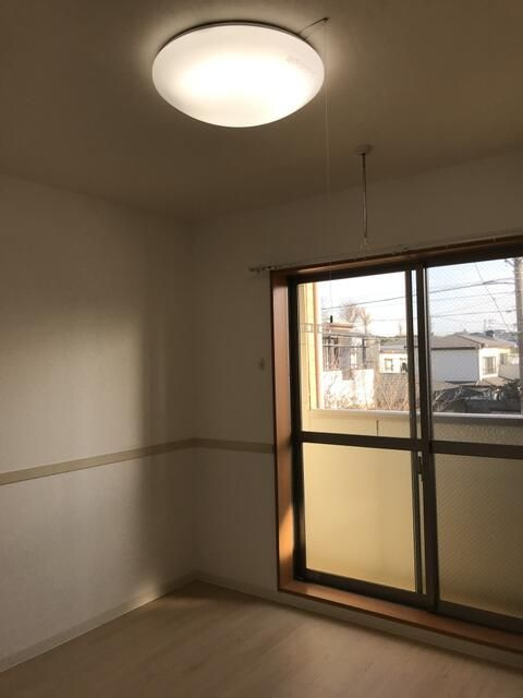 ＳＥＲＥＮＤＩＰＩＴＹの居間・リビング|別部屋参照写真