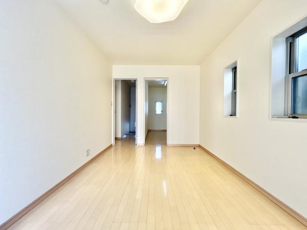 高知市鴨部2丁目　南向きで角地！中古一戸建ての洋室|2階洋室（北）納戸付きで収納力抜群！主寝室やテレワーク部屋にも最適です