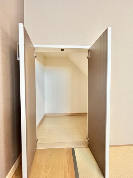 高知市鴨部2丁目　南向きで角地！中古一戸建ての収納|空間を有効活用した機能的な収納。日用品のストックに便利