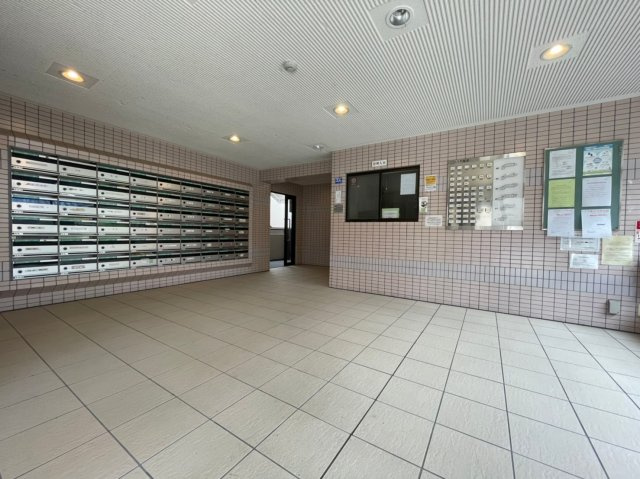 コスモ塩屋のエントランス