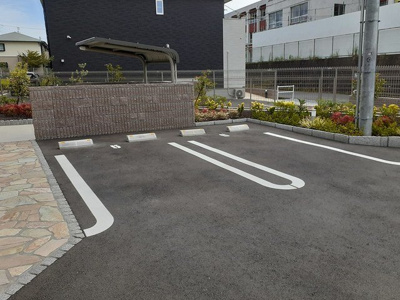 【駐車場】 | アンダンテ郡津 | 車をお持ちの方に嬉しい駐車場付きの物件です