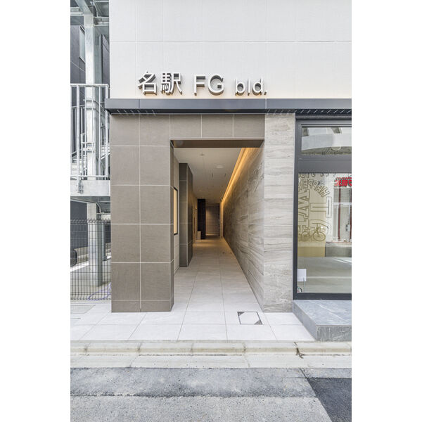 名駅ＦＧビルディングのエントランス