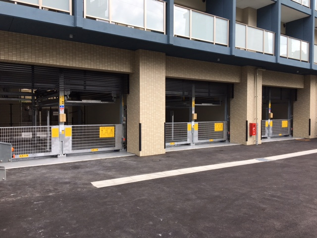 サヴォイコートオブアームズ　9階の駐車場