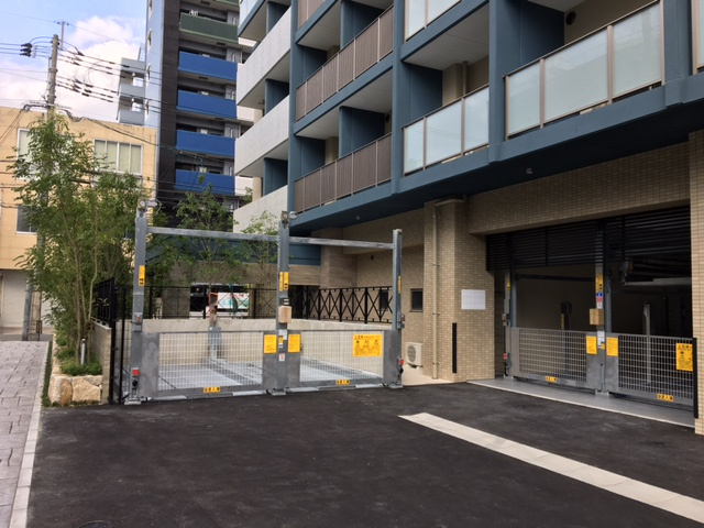 サヴォイコートオブアームズ　9階の駐車場