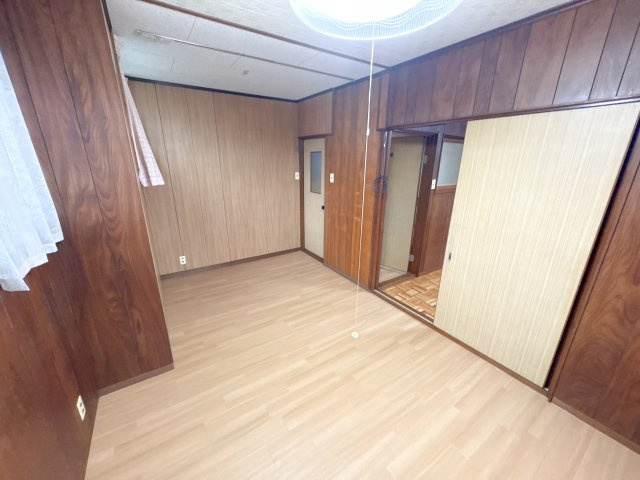 西松ヶ丘一戸建ての洋室