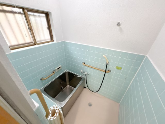 西松ヶ丘一戸建ての浴室