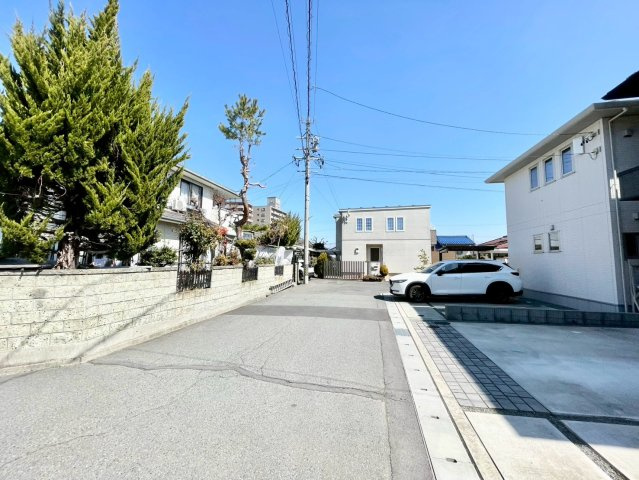 長野市大字高田の前面道路含む現地写真