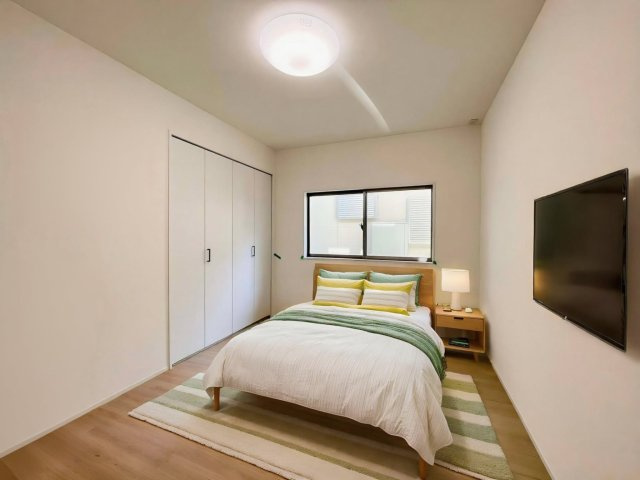 長野市大字高田の洋室|日当たり風通しともに良好！明るく朝を迎えられるつくりになっています♪　※ CGで家具を配置しています