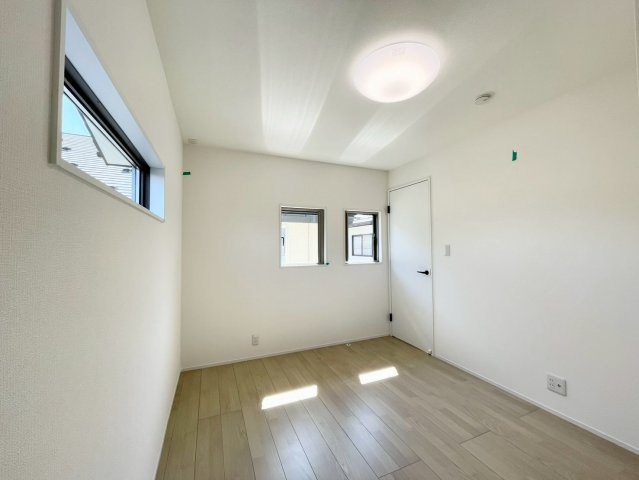長野市大字高田の洋室